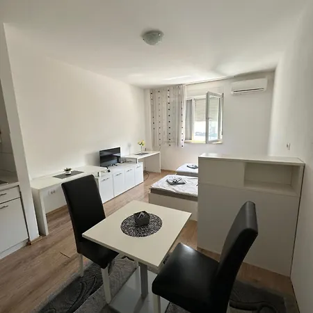 City Apartman דירה מוסטר